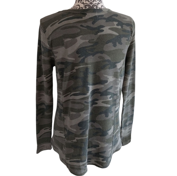 t.la Anthropologie Vicky Thermal Waffle Top Camoflauge Green V Neck Women's S - Picture 3 of 13